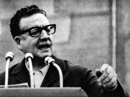 Salvador Allende, medico di professione, nasce a Valparaiso il 26 Giugno 1908